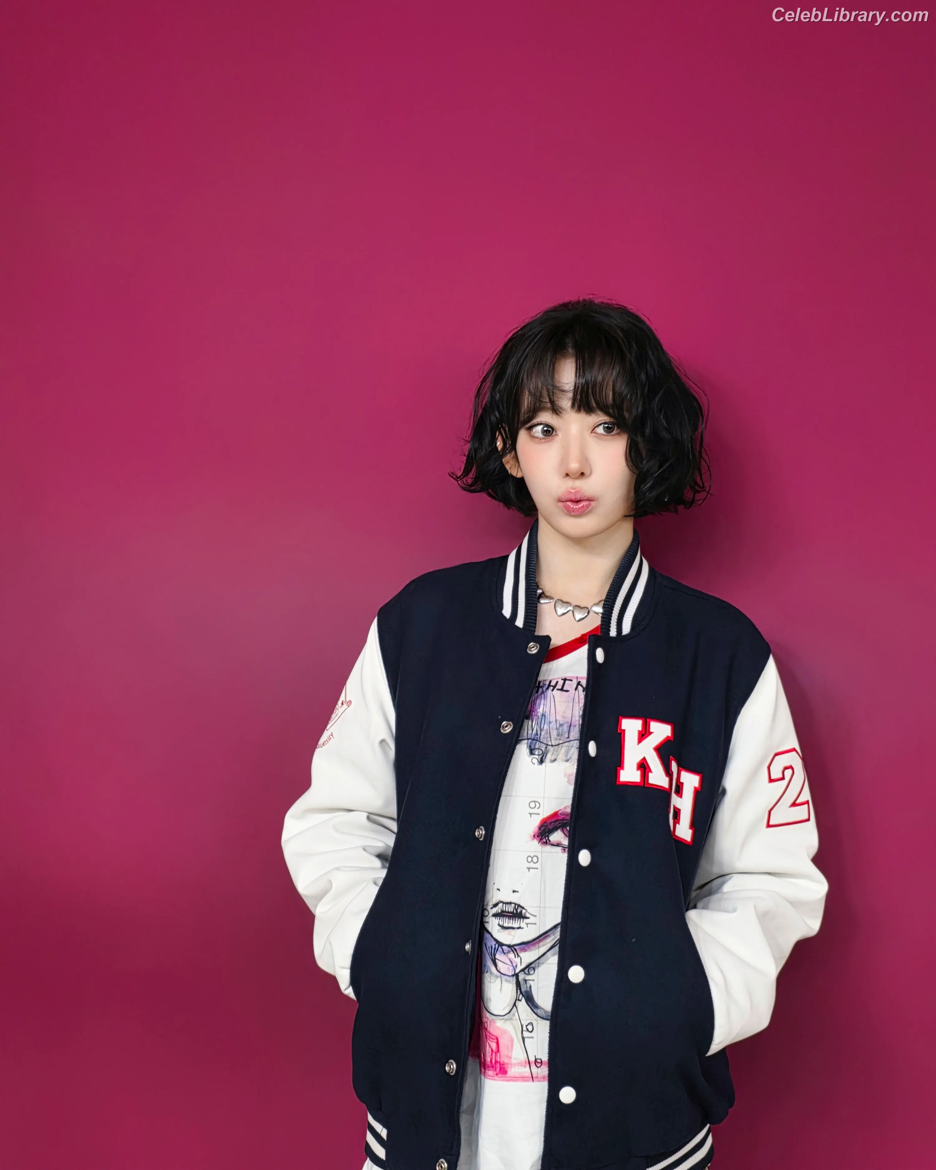 Sakura Miyawaki 宮脇 咲良 LESSERAFIM photo 7 of 729
