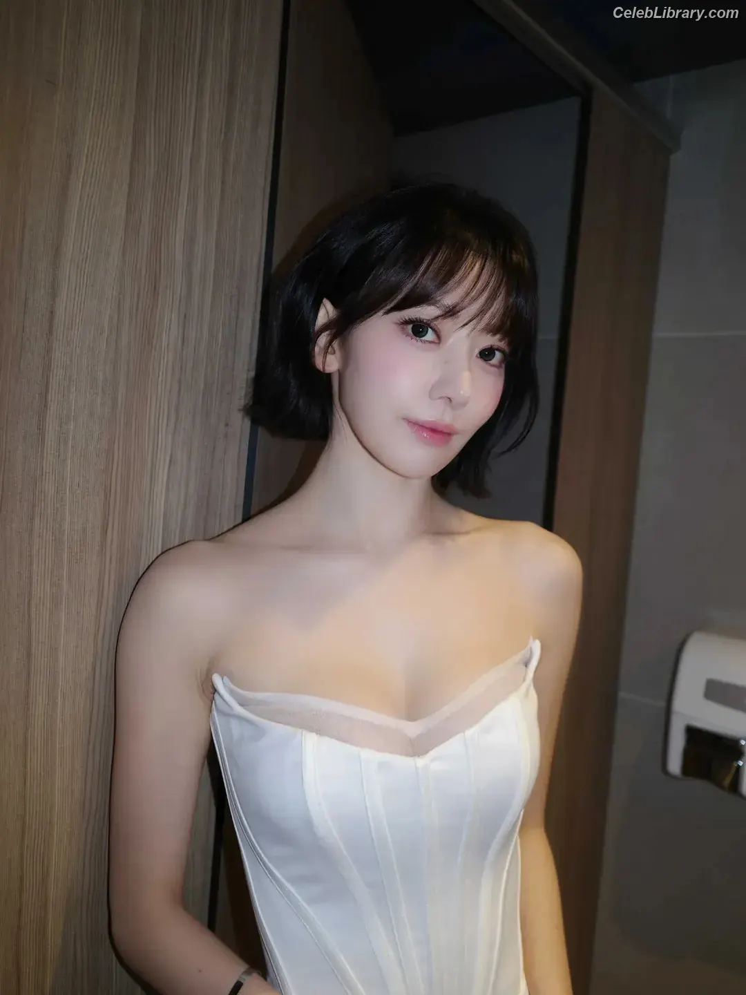 Sakura Miyawaki 宮脇 咲良  LESSERAFIM photo 15 of 729