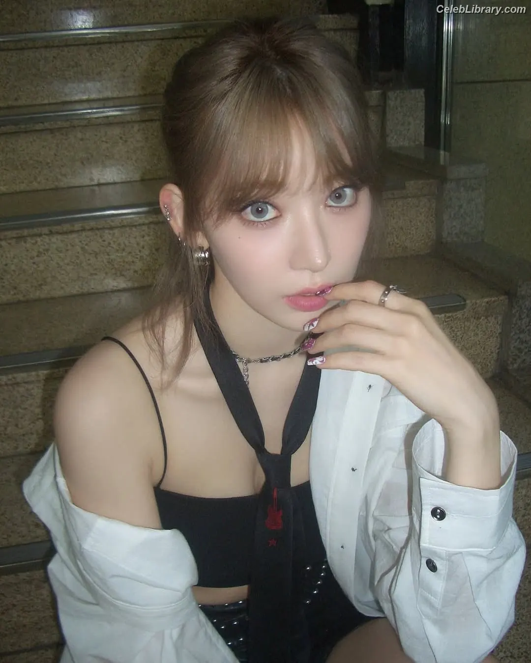 Sakura Miyawaki 宮脇 咲良  LESSERAFIM photo 17 of 729