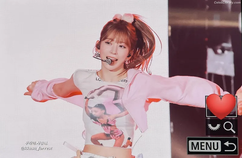Sakura Miyawaki 宮脇 咲良  LESSERAFIM photo 6 of 730