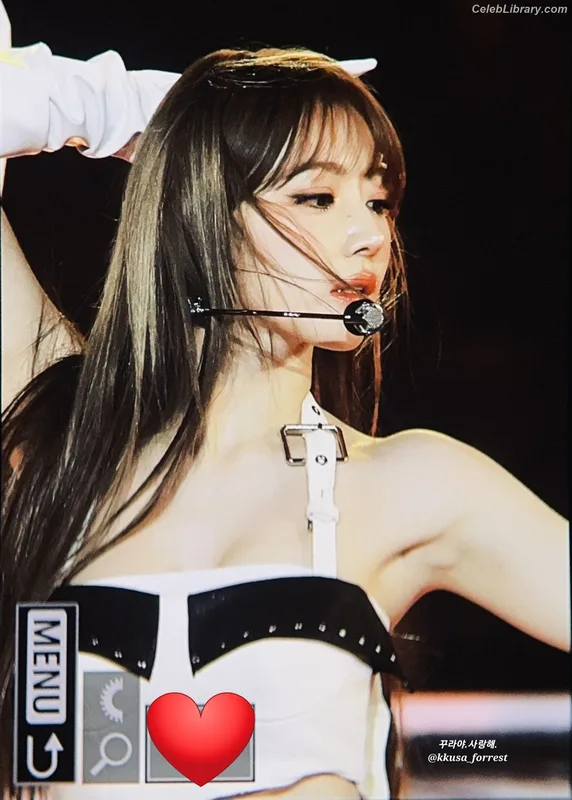 Sakura Miyawaki 宮脇 咲良  LESSERAFIM photo 8 of 730