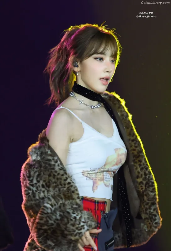 Sakura Miyawaki 宮脇 咲良  LESSERAFIM photo 10 of 730