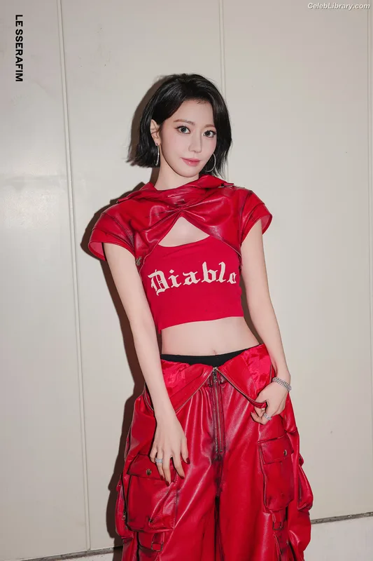 Sakura Miyawaki 宮脇 咲良  LESSERAFIM photo 12 of 730