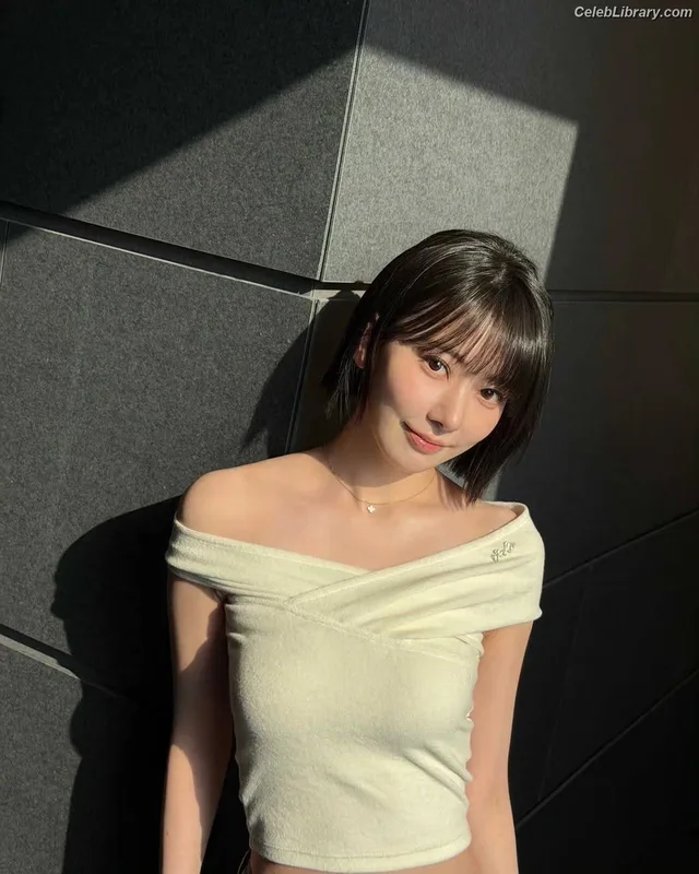 Sakura Miyawaki 宮脇 咲良  LESSERAFIM photo 16 of 730