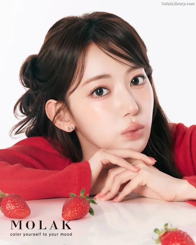 Sakura Miyawaki 宮脇 咲良 LESSERAFIM photo 2 of 730