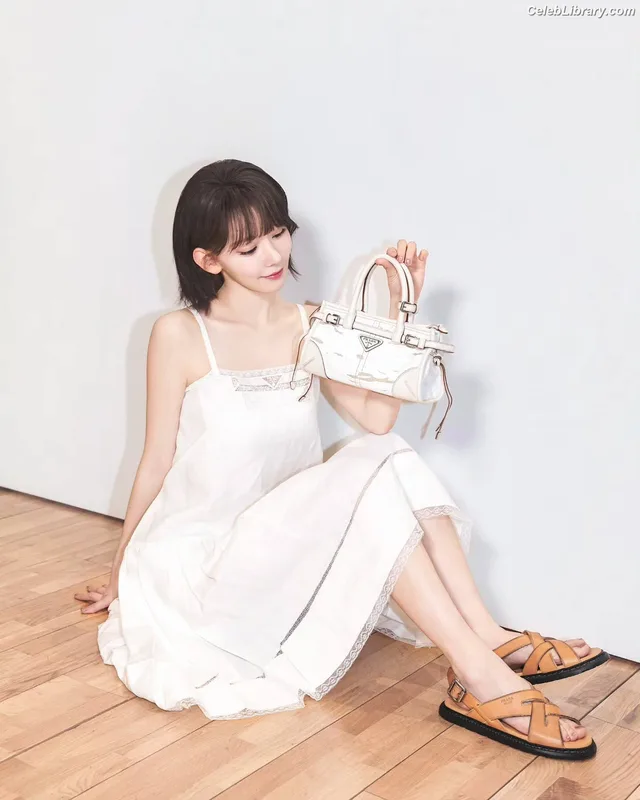 Sakura Miyawaki 宮脇 咲良 LESSERAFIM photo 3 of 730