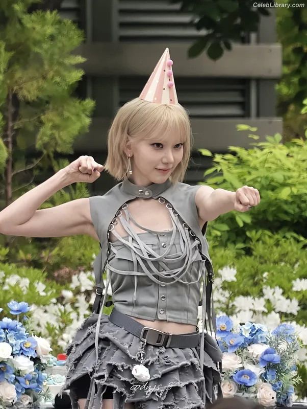 Sakura Miyawaki 宮脇 咲良 LESSERAFIM photo 17 of 730