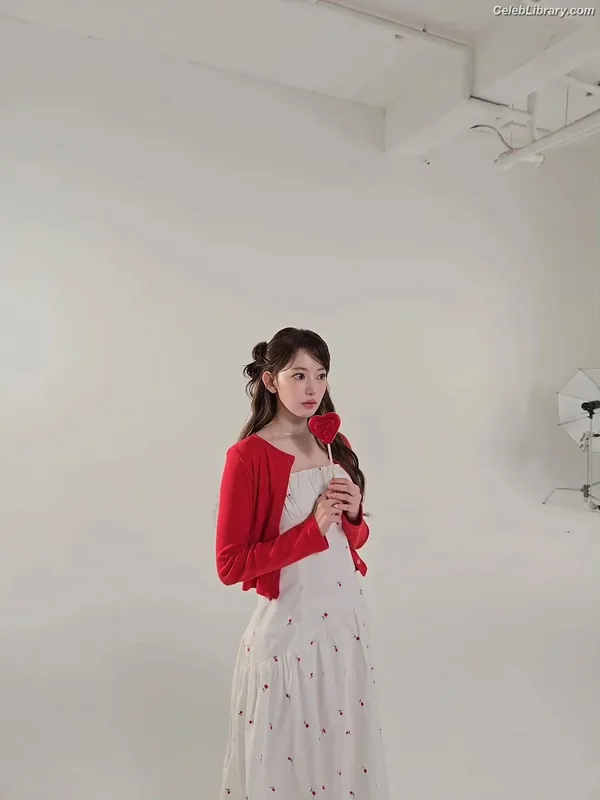 Sakura Miyawaki 宮脇 咲良 LESSERAFIM photo 24 of 730