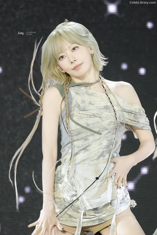 Sakura Miyawaki 宮脇 咲良 LESSERAFIM photo 1 of 730
