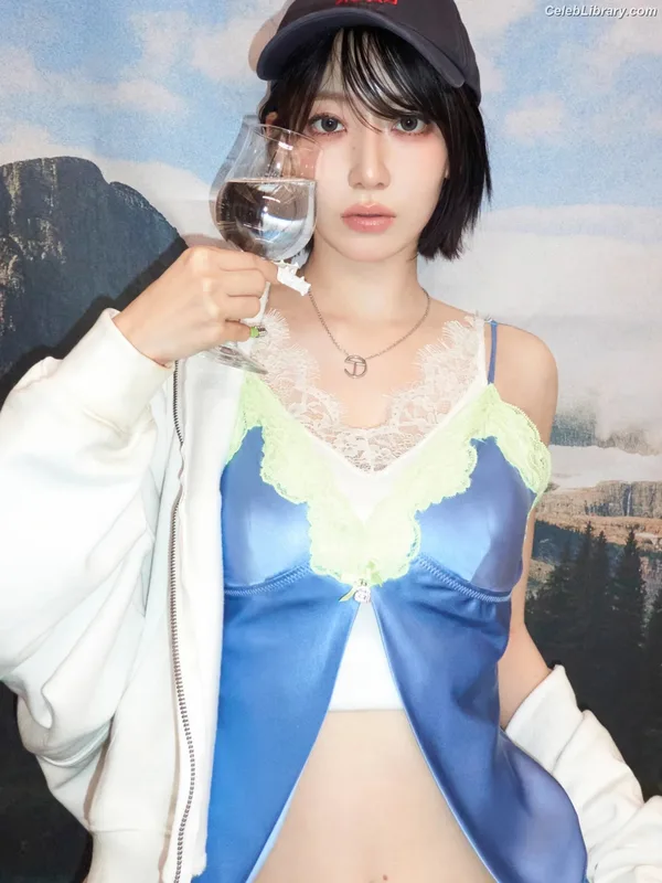 Sakura Miyawaki 宮脇 咲良 LESSERAFIM photo 4 of 730