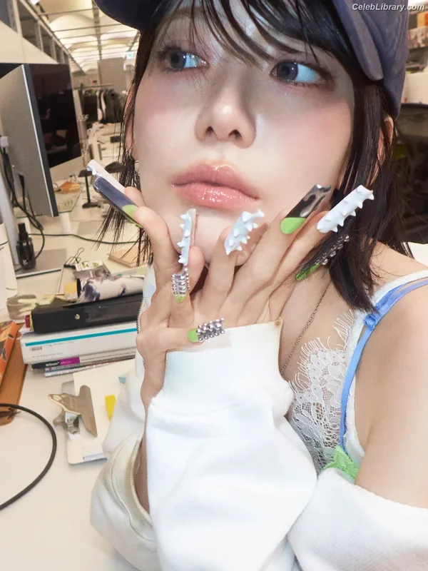 Sakura Miyawaki 宮脇 咲良 LESSERAFIM photo 7 of 730