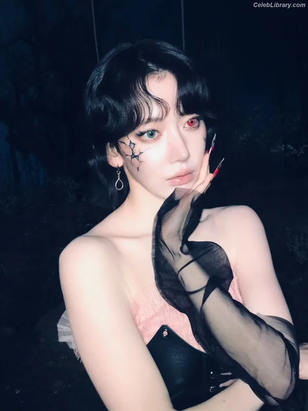 Sakura Miyawaki 宮脇 咲良 LESSERAFIM photo 20 of 730