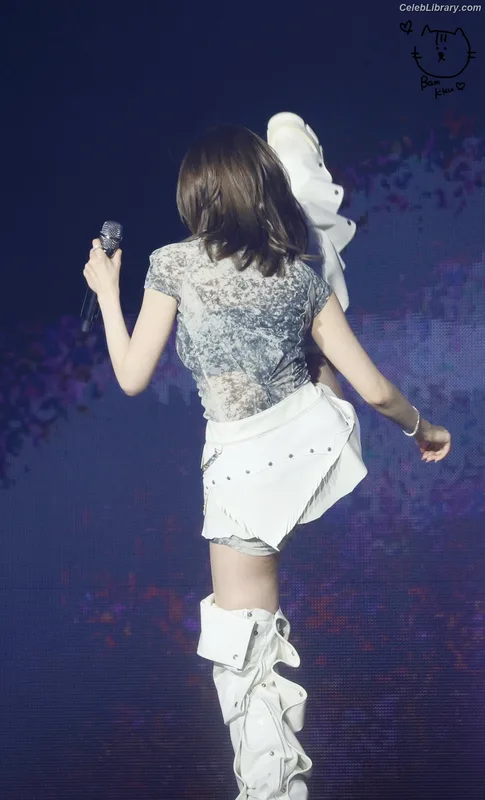 Sakura Miyawaki 宮脇 咲良  LESSERAFIM photo 4 of 730