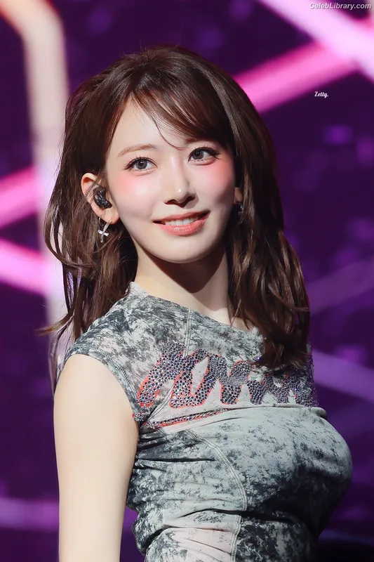 Sakura Miyawaki 宮脇 咲良  LESSERAFIM photo 6 of 730