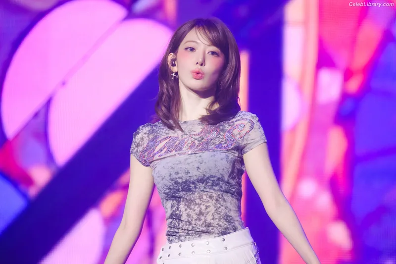 Sakura Miyawaki 宮脇 咲良  LESSERAFIM photo 9 of 730