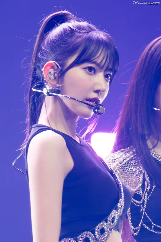 Sakura Miyawaki 宮脇 咲良  LESSERAFIM photo 14 of 730