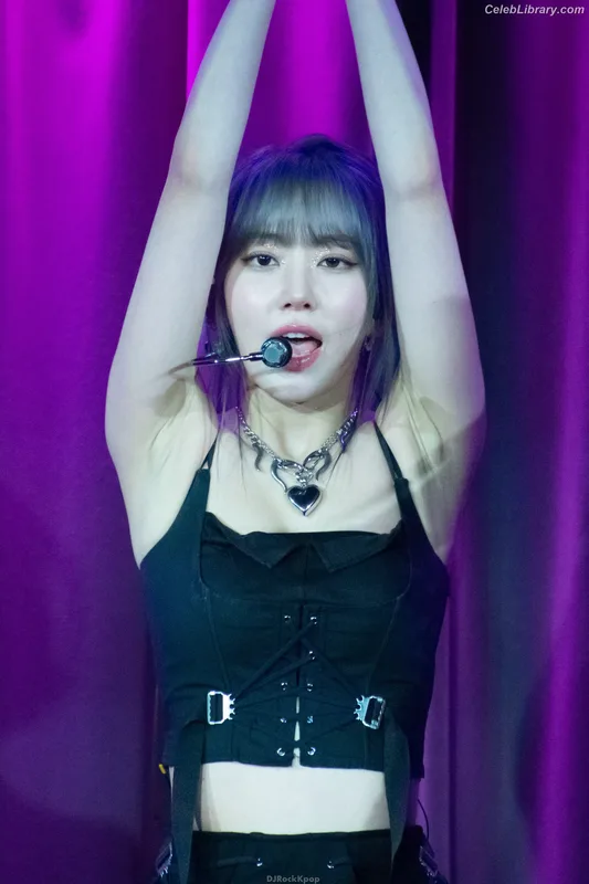 Sakura Miyawaki 宮脇 咲良  LESSERAFIM photo 17 of 730