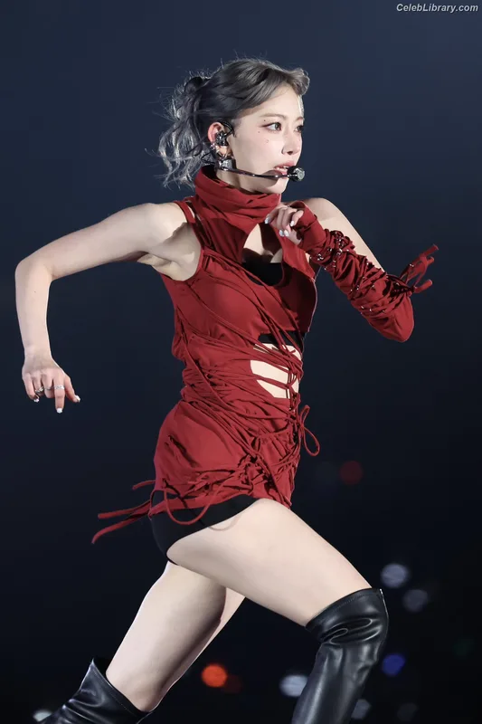 Sakura Miyawaki 宮脇 咲良  LESSERAFIM photo 19 of 730