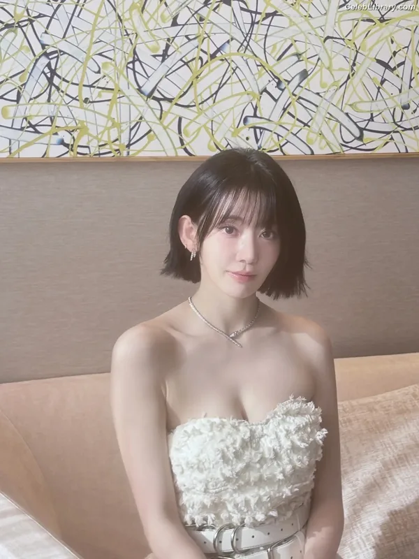 Sakura Miyawaki 宮脇 咲良  LESSERAFIM photo 23 of 730