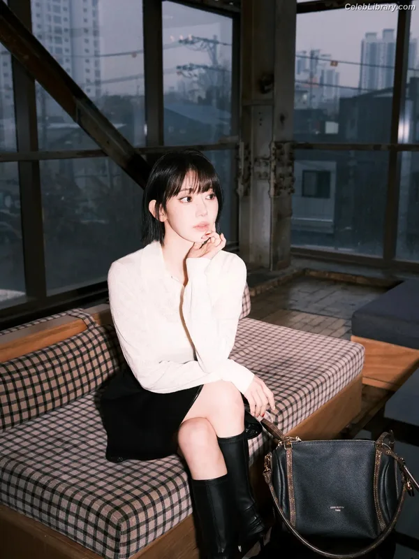 Sakura Miyawaki 宮脇 咲良  LESSERAFIM photo 12 of 730