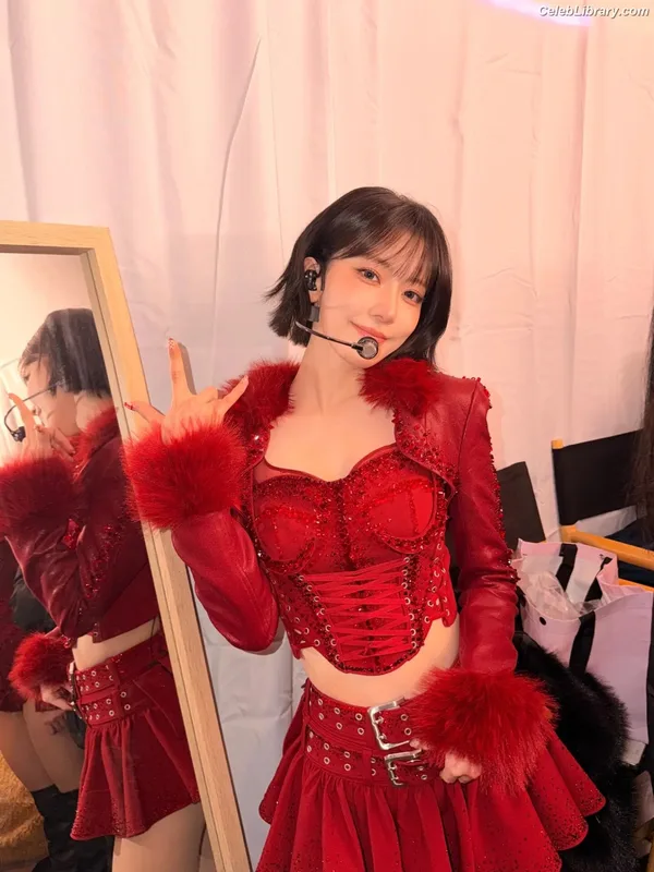 Sakura Miyawaki 宮脇 咲良  LESSERAFIM photo 18 of 730