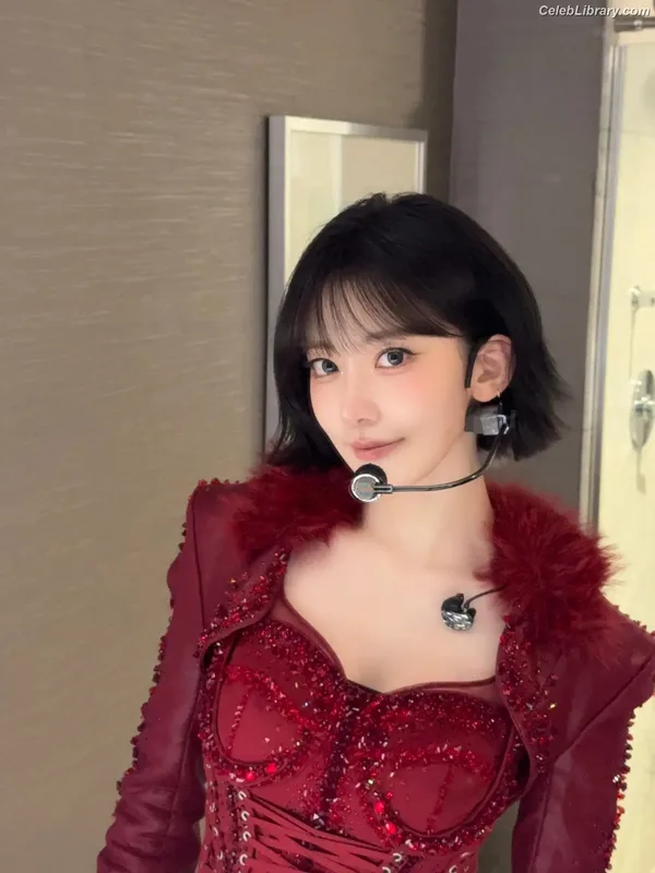 Sakura Miyawaki 宮脇 咲良  LESSERAFIM photo 19 of 730