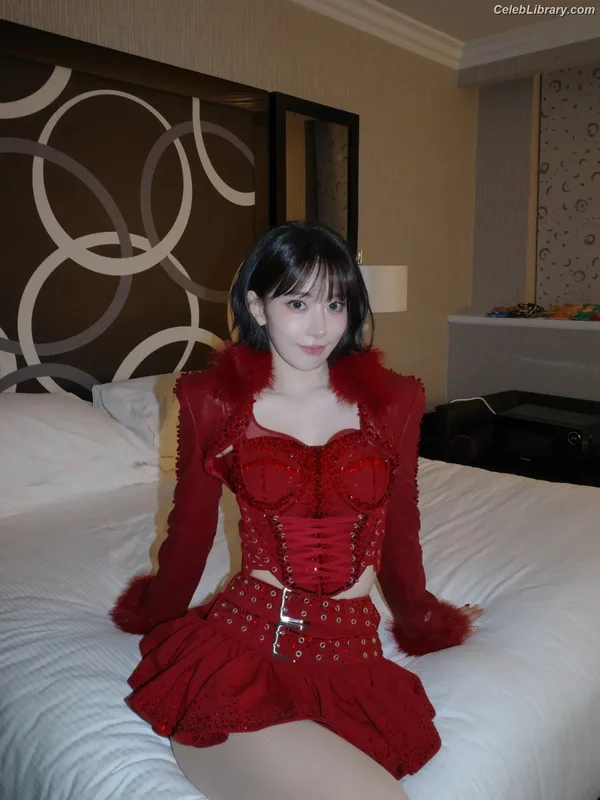 Sakura Miyawaki 宮脇 咲良  LESSERAFIM photo 24 of 730