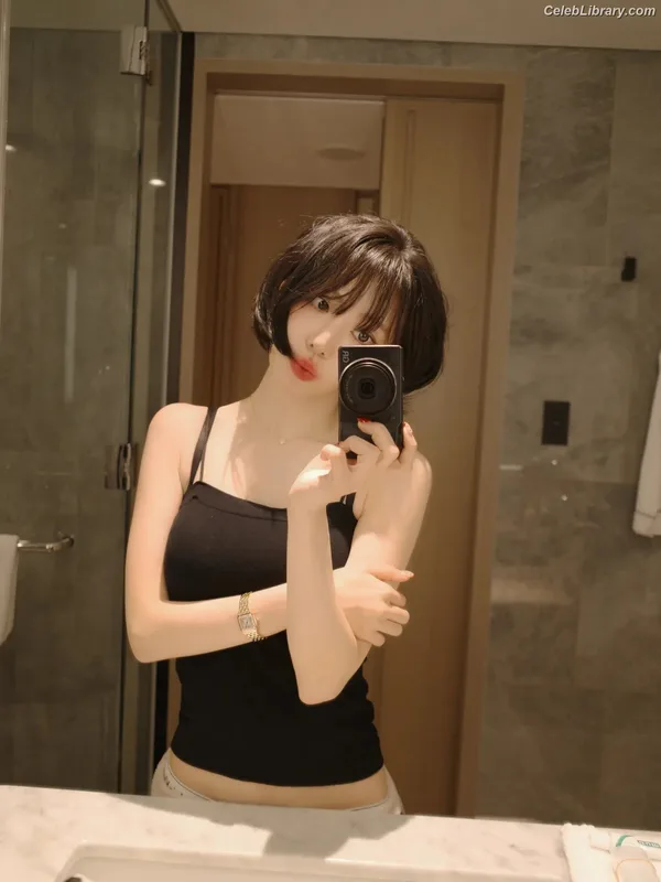 Sakura Miyawaki 宮脇 咲良 LESSERAFIM photo 19 of 730