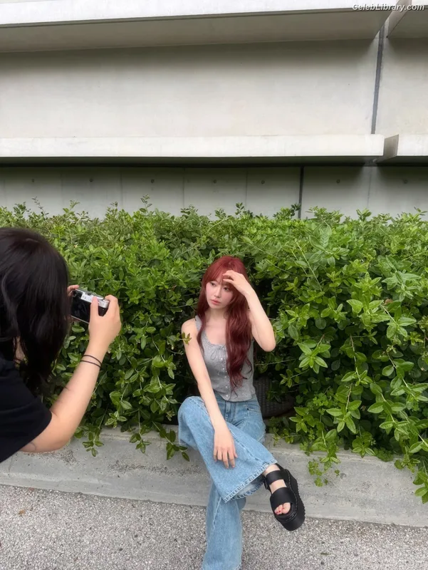 Sakura Miyawaki 宮脇 咲良  LESSERAFIM photo 1 of 730