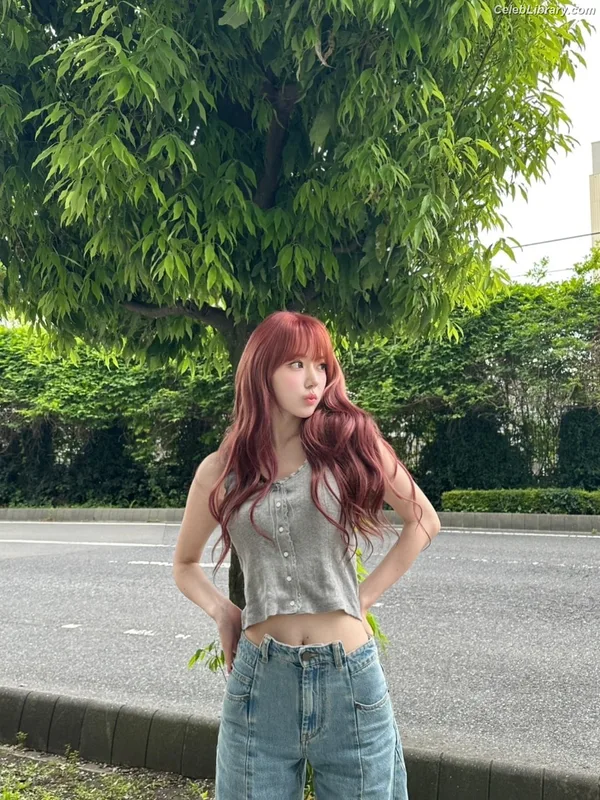 Sakura Miyawaki 宮脇 咲良  LESSERAFIM photo 4 of 730