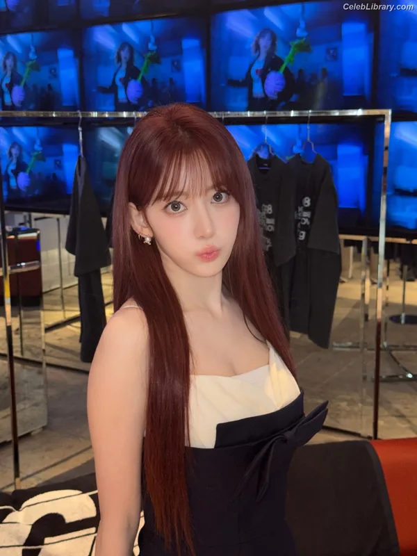Sakura Miyawaki 宮脇 咲良  LESSERAFIM photo 13 of 730