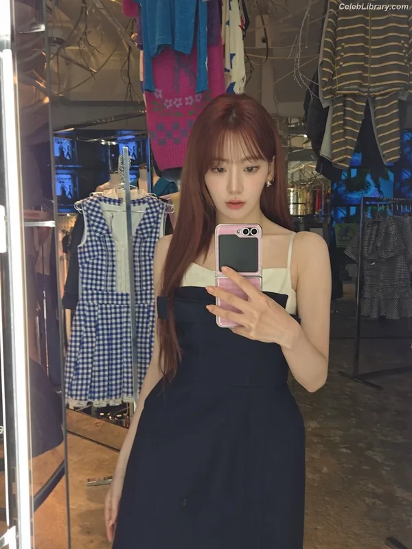 Sakura Miyawaki 宮脇 咲良  LESSERAFIM photo 19 of 730