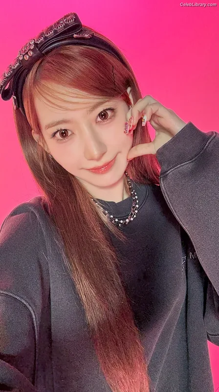 Sakura Miyawaki 宮脇 咲良  LESSERAFIM photo 15 of 730