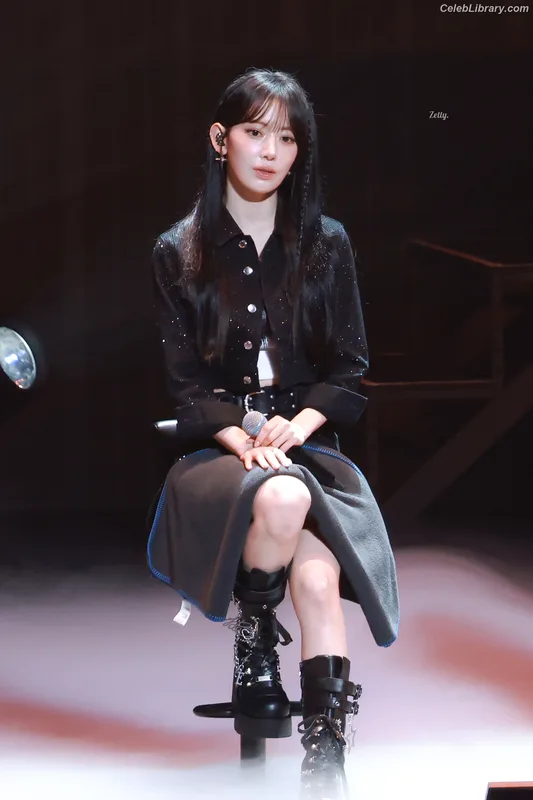 Sakura Miyawaki 宮脇 咲良  LESSERAFIM photo 22 of 730