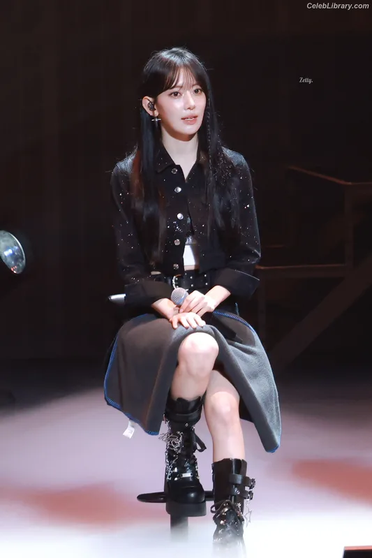 Sakura Miyawaki 宮脇 咲良  LESSERAFIM photo 23 of 730