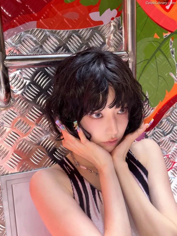 Sakura Miyawaki 宮脇 咲良  LESSERAFIM photo 2 of 730