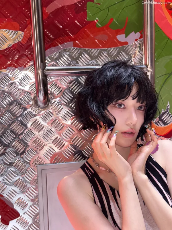 Sakura Miyawaki 宮脇 咲良  LESSERAFIM photo 3 of 730
