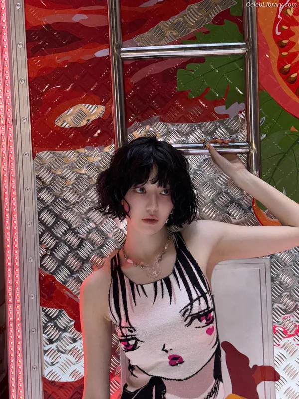 Sakura Miyawaki 宮脇 咲良  LESSERAFIM photo 4 of 730