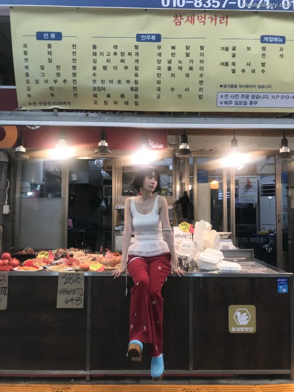 Sakura Miyawaki 宮脇 咲良  LESSERAFIM photo 8 of 730