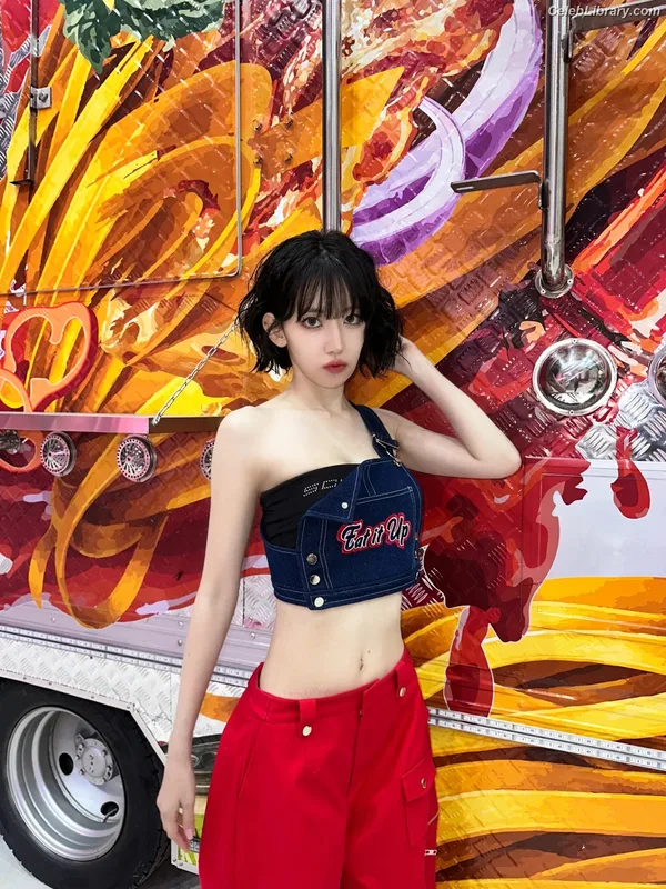 Sakura Miyawaki 宮脇 咲良  LESSERAFIM photo 11 of 730