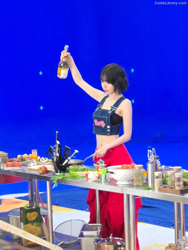 Sakura Miyawaki 宮脇 咲良  LESSERAFIM photo 12 of 730