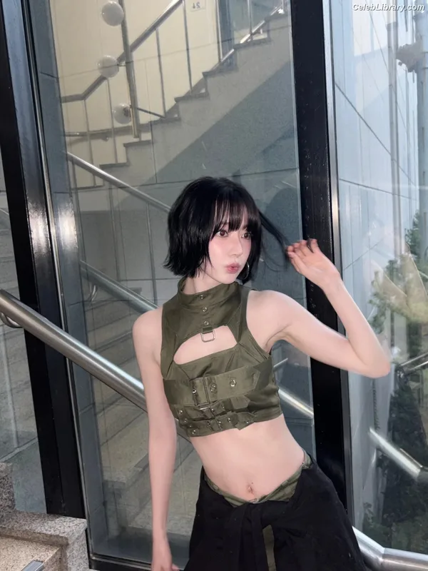 Sakura Miyawaki 宮脇 咲良  LESSERAFIM photo 23 of 730