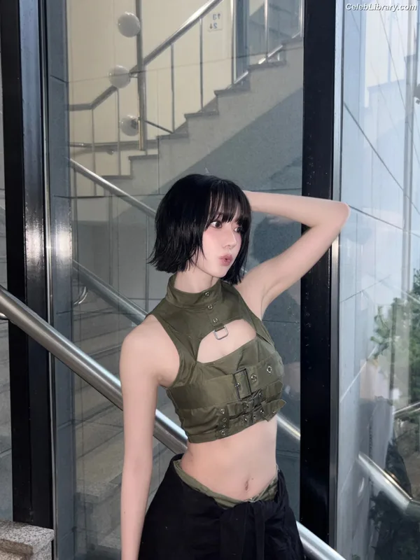 Sakura Miyawaki 宮脇 咲良  LESSERAFIM photo 24 of 730