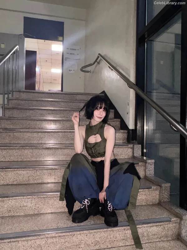Sakura Miyawaki 宮脇 咲良  LESSERAFIM photo 3 of 730