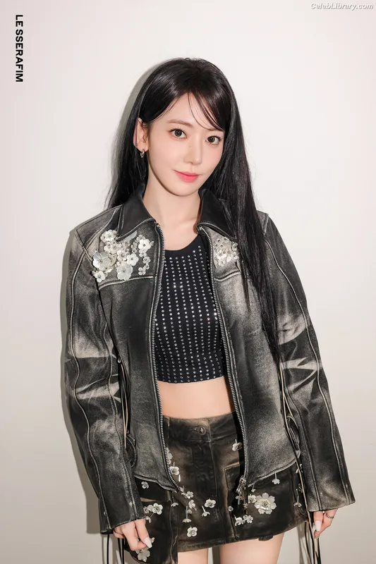 Sakura Miyawaki 宮脇 咲良  LESSERAFIM photo 16 of 730