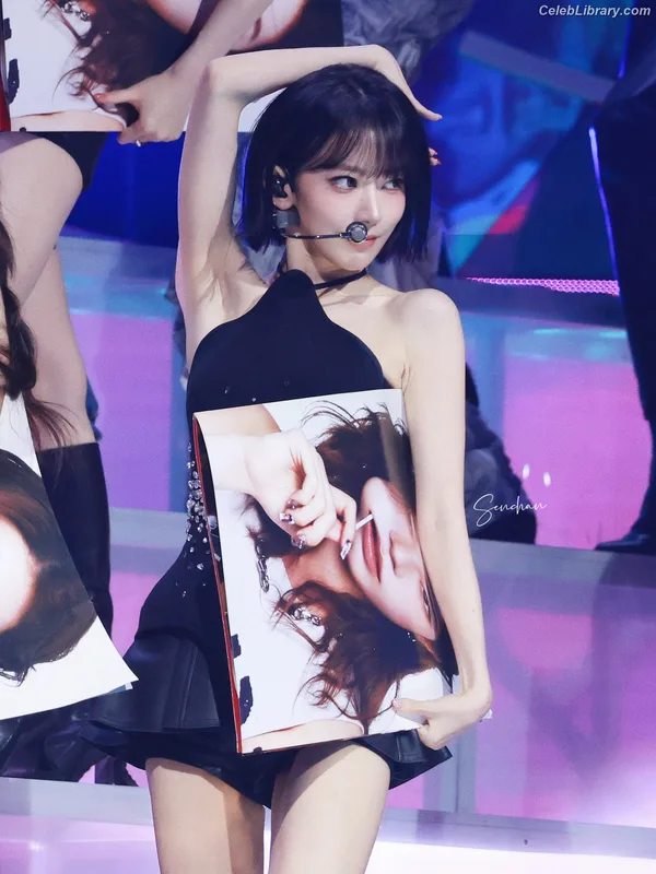 Sakura Miyawaki 宮脇 咲良  LESSERAFIM photo 11 of 730