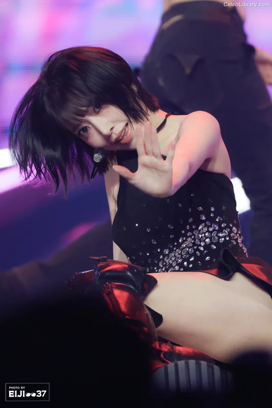 Sakura Miyawaki 宮脇 咲良  LESSERAFIM photo 14 of 730