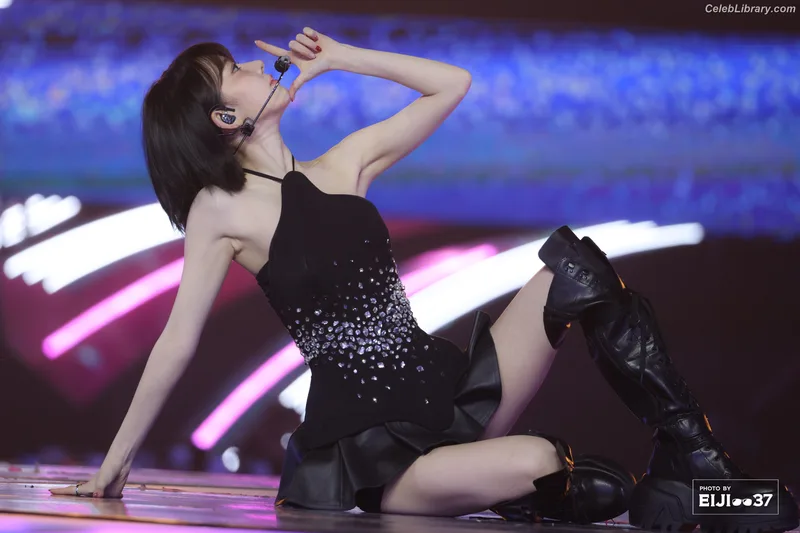 Sakura Miyawaki 宮脇 咲良  LESSERAFIM photo 17 of 730