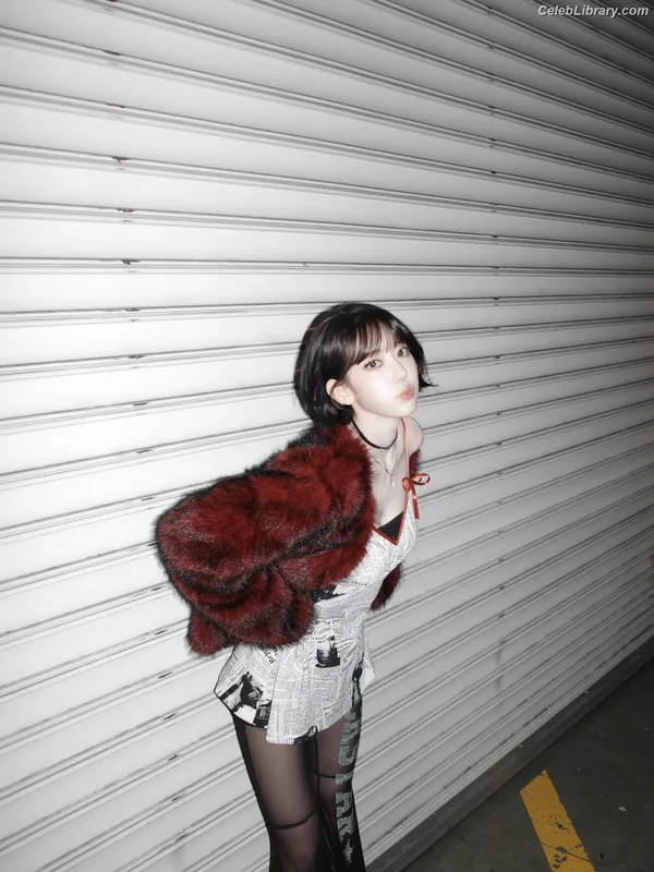 Sakura Miyawaki 宮脇 咲良  LESSERAFIM photo 2 of 730
