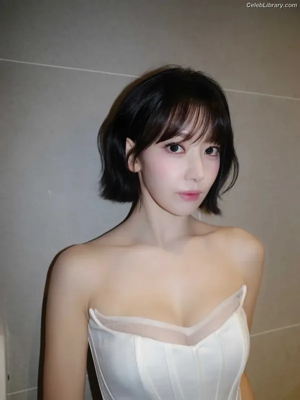 Sakura Miyawaki 宮脇 咲良  LESSERAFIM photo 16 of 730